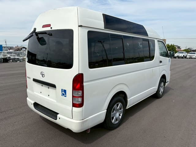 2011 Toyota HiAce JDM car for sale — photo 5 of 10