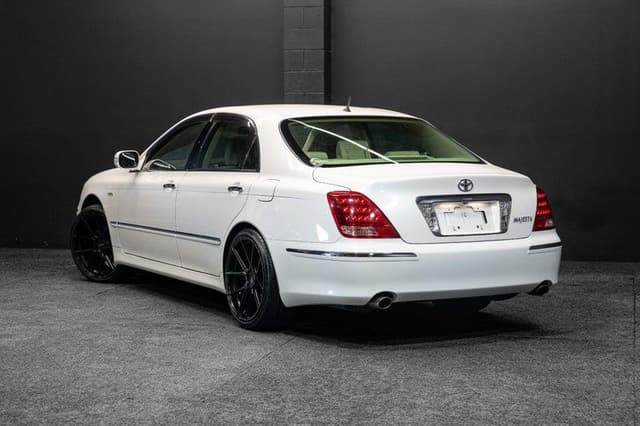 2004 Toyota Majesta JDM car for sale — photo 5 of 20