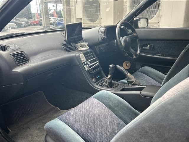 1992 Nissan Skyline JDM car for sale — photo 5 of 24