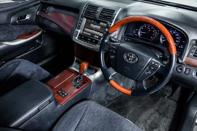 2009 Toyota Majesta JDM car for sale — photo 16 of 20