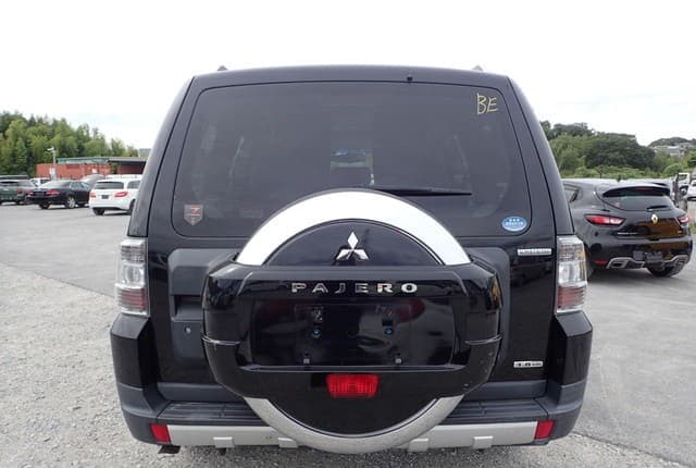 2007 Mitsubishi Pajero JDM car for sale — photo 4 of 25