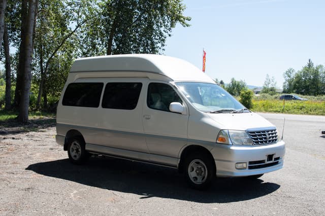 2001 Toyota Grand Hiace JDM car for sale — photo 3 of 15