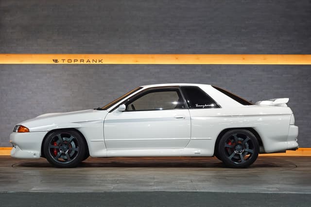 1990 Nissan Skyline JDM car for sale — photo 23 of 25