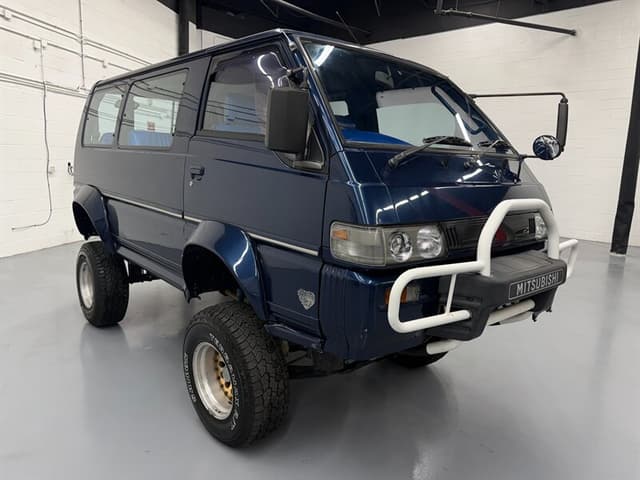 1993 Mitsubishi Delica JDM car for sale — photo 2 of 10
