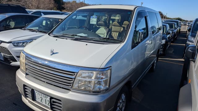 2001 Nissan Elgrand JDM car for sale — photo 2 of 8