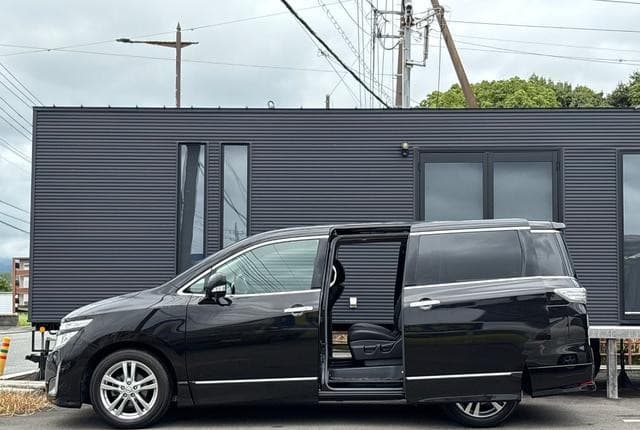 2010 Nissan Elgrand JDM car for sale — photo 5 of 25