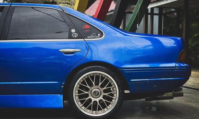 1996 Nissan Cefiro JDM car for sale — photo 3 of 9