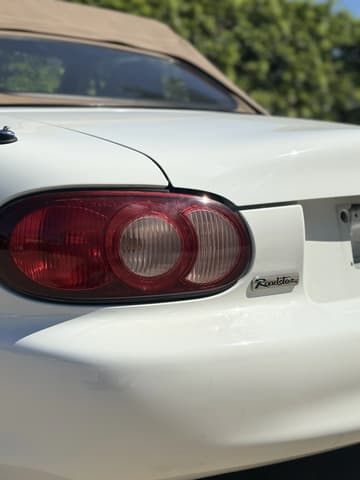 2000 Mazda Roadster (Eunos Roadster / MX-5) JDM car for sale — photo 7 of 16