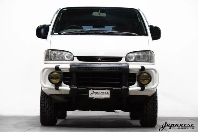 1994 Mitsubishi Delica JDM car for sale — photo 2 of 25
