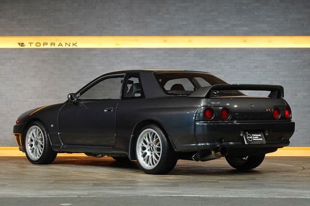 Nissan Skyline JDM car for sale — photo 4 of 25