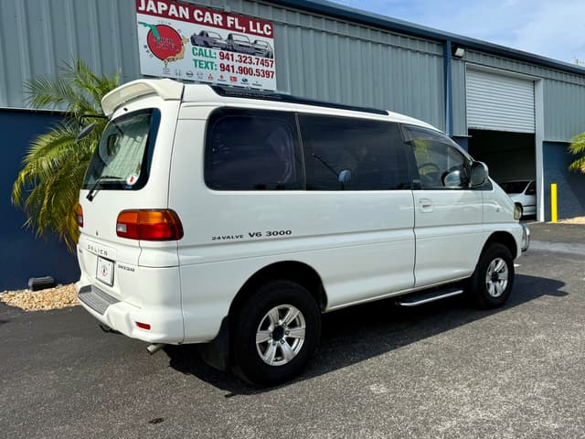 1995 Mitsubishi Delica JDM car for sale — photo 10 of 21