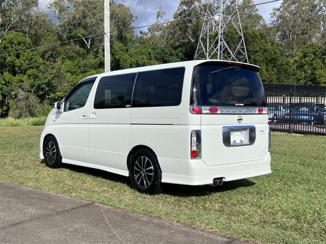 2004 Nissan Elgrand JDM car for sale — photo 8 of 16