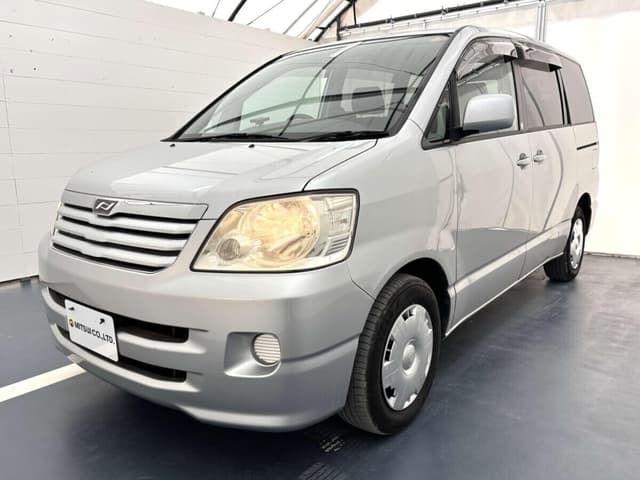 2001 Toyota Noah JDM car for sale — photo 2 of 25
