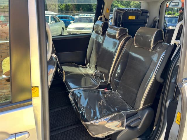 2011 Toyota Noah JDM car for sale — photo 17 of 18