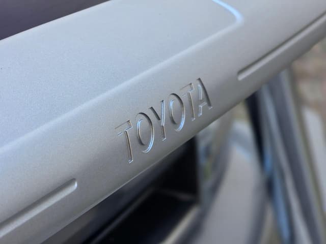 1996 Toyota Hilux Surf JDM car for sale — photo 19 of 25
