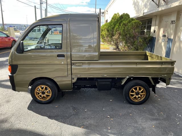 1997 Daihatsu Hijet JDM car for sale — photo 4 of 19