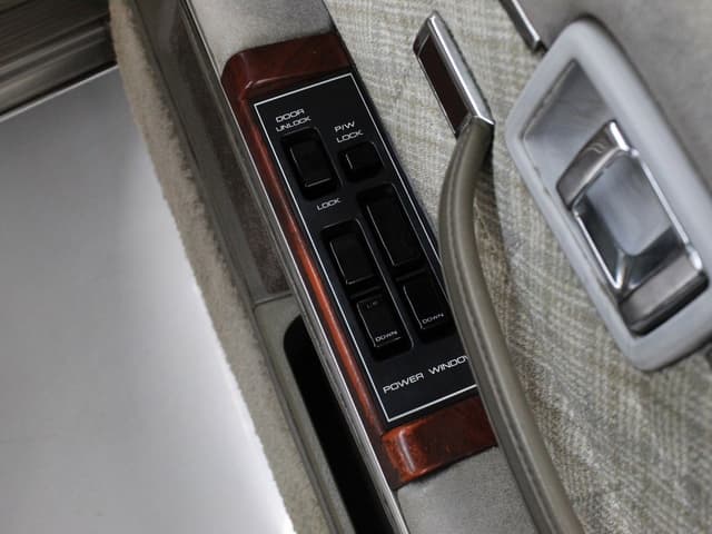 1983 Nissan Gloria JDM car for sale — photo 23 of 25