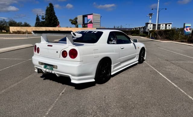 1998 Nissan Skyline JDM car for sale — photo 3 of 10