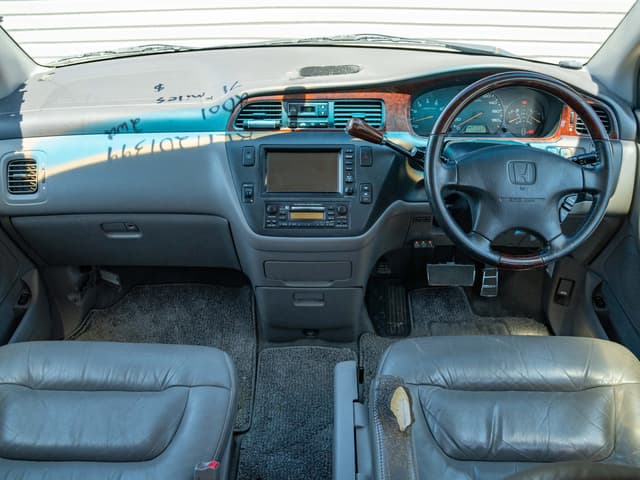 2001 Honda Odyssey JDM car for sale — photo 11 of 15