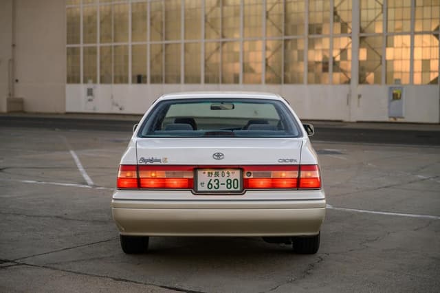 1996 Toyota Crown JDM car for sale — photo 6 of 24