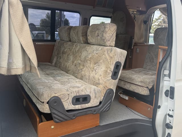 2005 Toyota HiAce JDM car for sale — photo 7 of 17