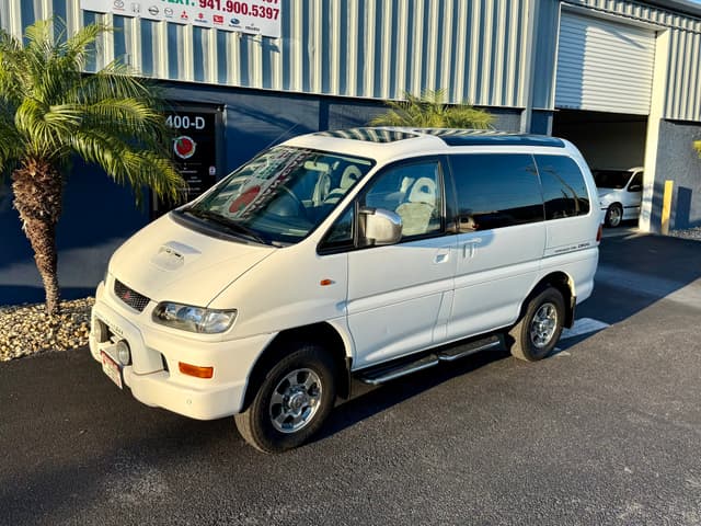 1998 Mitsubishi Delica JDM car for sale — photo 8 of 19