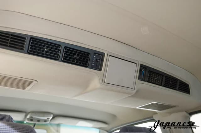 1990 Toyota HiAce JDM car for sale — photo 22 of 25