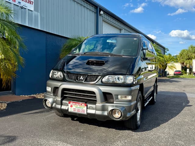 2000 Mitsubishi Delica JDM car for sale — photo 2 of 25