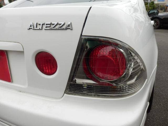 2001 Toyota Altezza JDM car for sale — photo 19 of 20