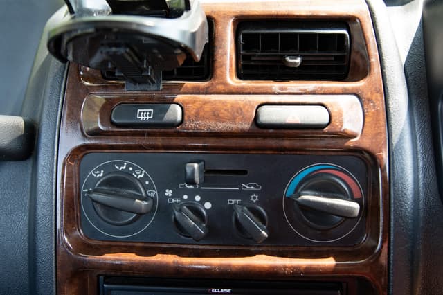 1998 Mitsubishi Pajero JDM car for sale — photo 13 of 15