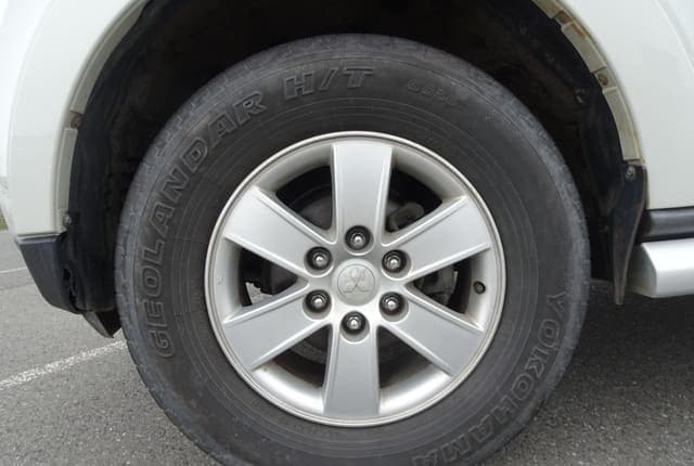 2009 Mitsubishi Pajero JDM car for sale — photo 9 of 25