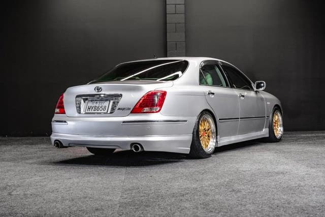 2006 Toyota Majesta JDM car for sale — photo 9 of 18