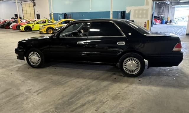 1999 Toyota Crown JDM car for sale — photo 17 of 25