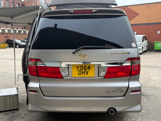 2005 Toyota Alphard JDM car for sale — photo 12 of 25