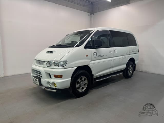 2000 Mitsubishi Delica JDM car for sale — photo 2 of 25