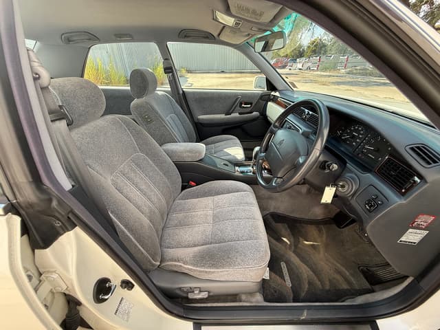 1996 Toyota Crown JDM car for sale — photo 17 of 20