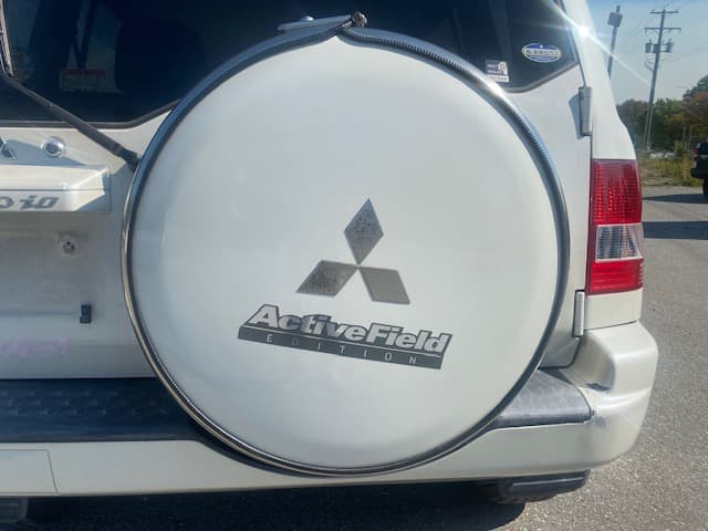 2006 Mitsubishi Pajero JDM car for sale — photo 13 of 25