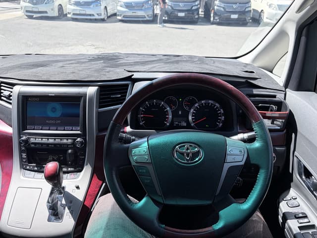 2008 Toyota Alphard JDM car for sale — photo 15 of 17