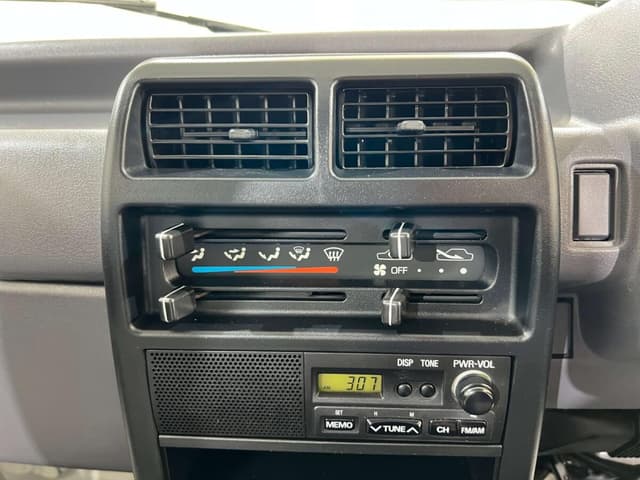 1998 Mitsubishi Minicab JDM car for sale — photo 11 of 25
