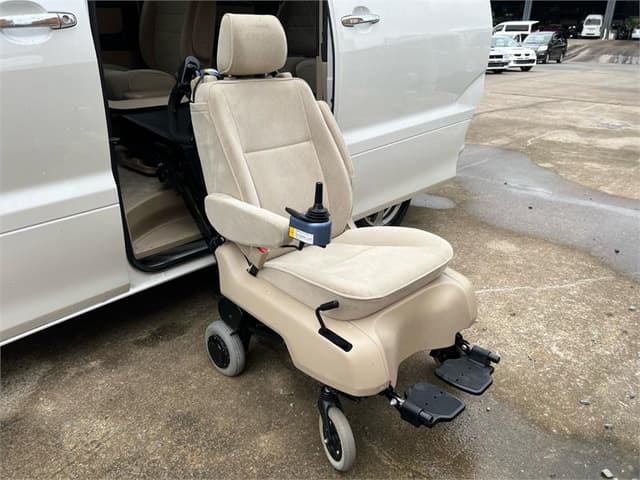 2007 Toyota Alphard JDM car for sale — photo 17 of 18