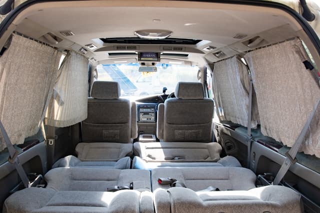 2000 Nissan Elgrand JDM car for sale — photo 13 of 15