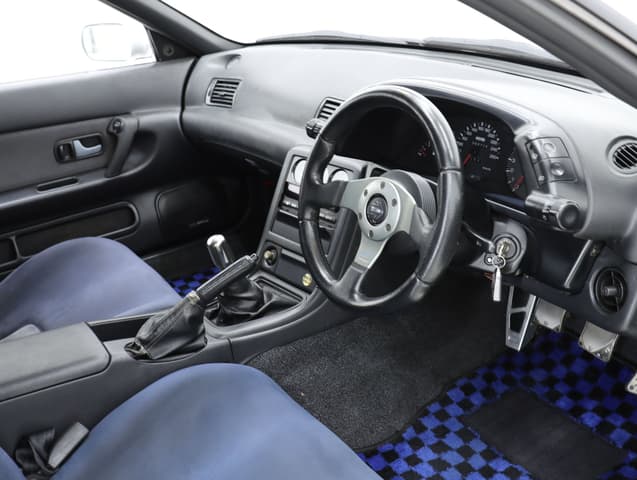1992 Nissan Skyline JDM car for sale — photo 8 of 10