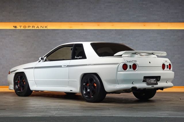 1990 Nissan Skyline JDM car for sale — photo 4 of 25