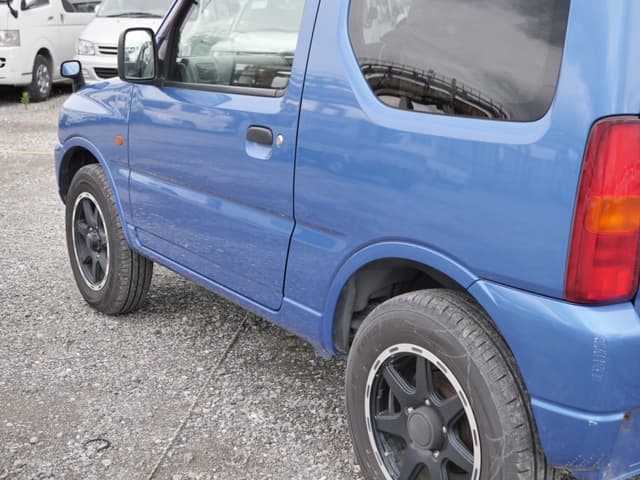 2002 Suzuki Jimny JDM car for sale — photo 16 of 25