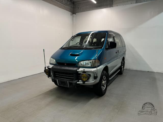 1997 Mitsubishi Delica JDM car for sale — photo 4 of 25