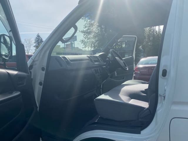 2006 Toyota HiAce JDM car for sale — photo 6 of 12