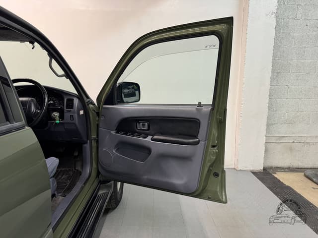 1997 Toyota Hilux Surf JDM car for sale — photo 22 of 25