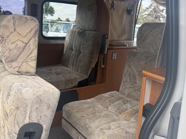 2005 Toyota HiAce JDM car for sale — photo 8 of 17