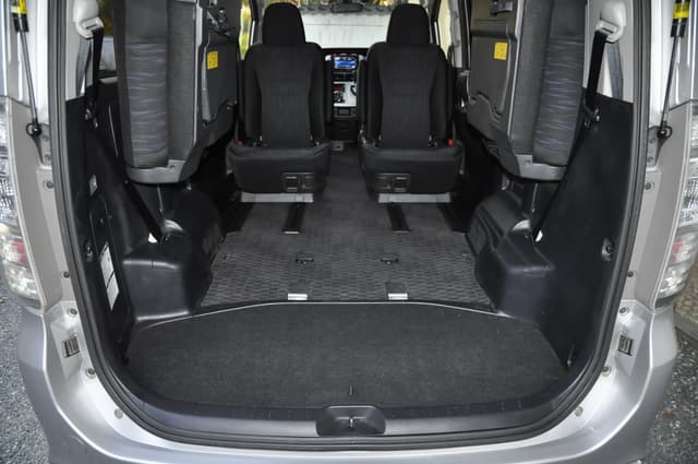 2010 Toyota Voxy JDM car for sale — photo 20 of 25