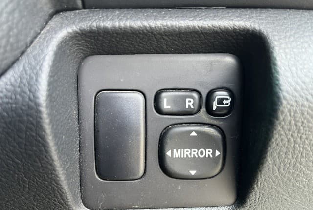 2009 Toyota Harrier JDM car for sale — photo 21 of 25